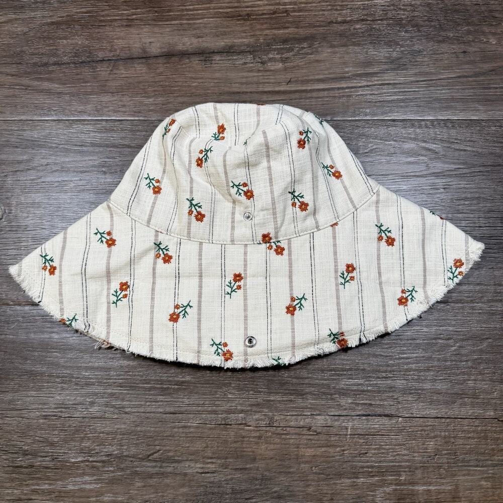 Zara Women’s Bucket Hat Size S Cream Floral Stripe Button Front Frayed Brim NWT